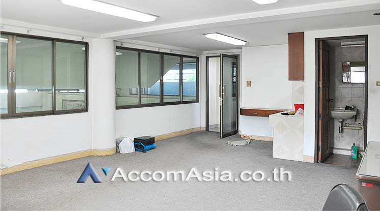  1  Office Space For Rent in Ratchadaphisek ,Bangkok MRT Sutthisan AA14496